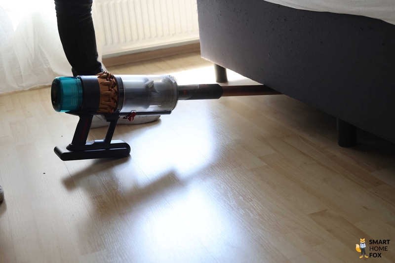 Dyson Gen 5 Detect: под мебелью